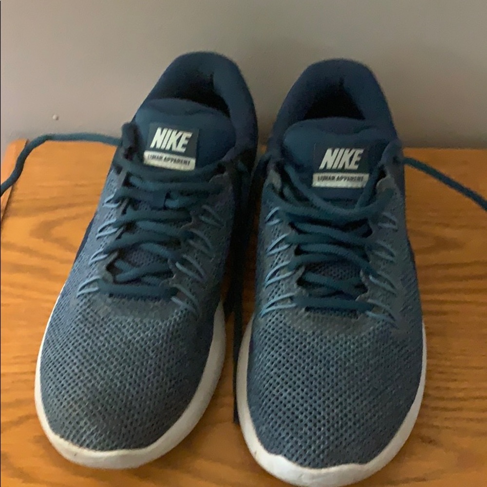 Turquoise Nike cross trainers: 9.5